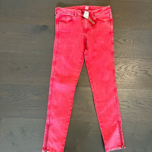 H and M red ladies stretch denim jeans sz 6 NWT - Picture 3 of 4